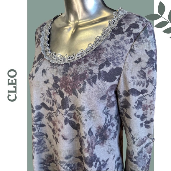Cleo Floral Tunic Top, Lace Trim Neck & Layered Hem, Gray Small - Picture 7 of 10